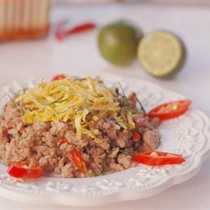 Cách làm thịt heo xào lá chanh