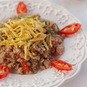 Cách làm thịt heo xào lá chanh