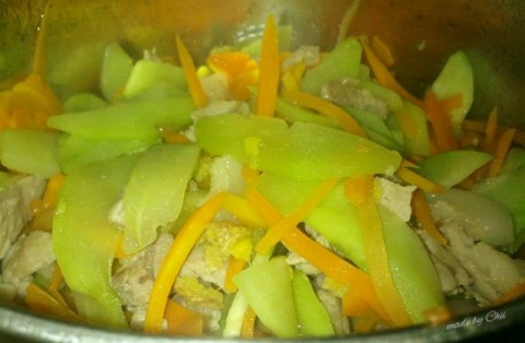 Thịt heo xào su su và cà-rốt