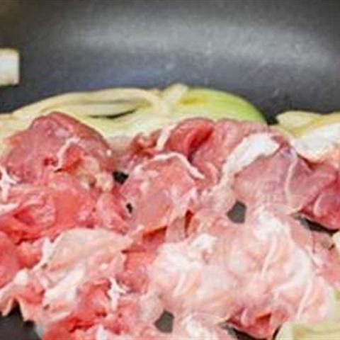 Cách làm thịt heo xào tẩm mè