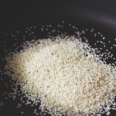 Cách làm thịt heo xào tẩm mè