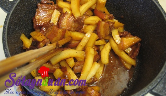 Thịt kho dừa đậm đà đưa cơm