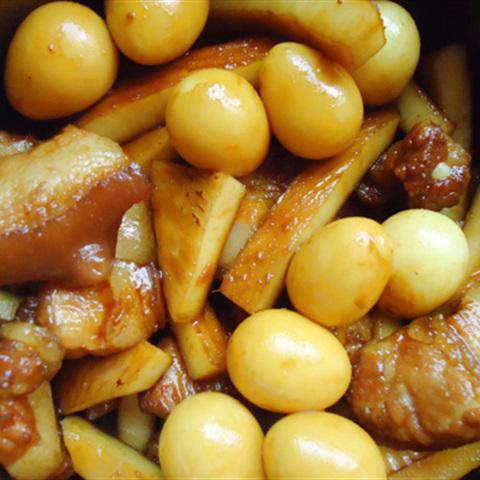 Cách làm thịt kho dừa trứng cút