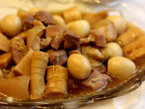 Thịt kho măng trứng cút