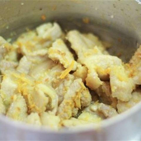 Cách làm thịt kho riềng nghệ tươi