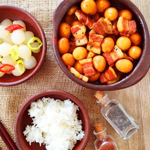 Cách làm thịt lợn kho trứng cút