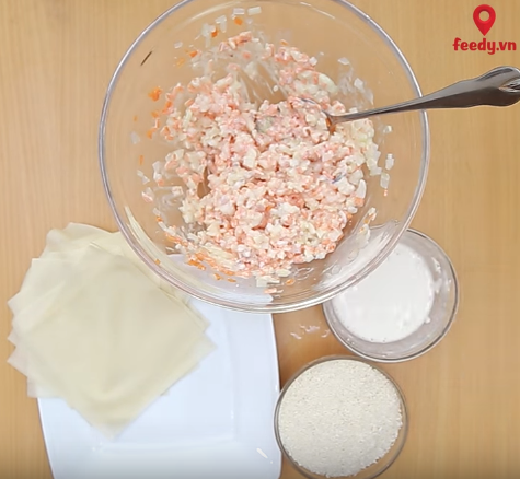 Thịt lợn kho trứng xưa rồi, thịt gà kho trứng cũng ngon không kém phần