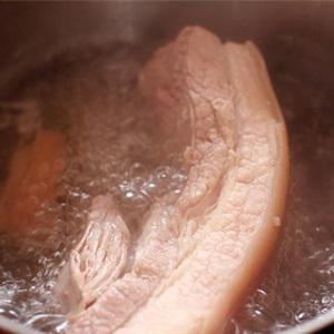 Cách làm thịt luộc cuộn chấm mắm tôm chua