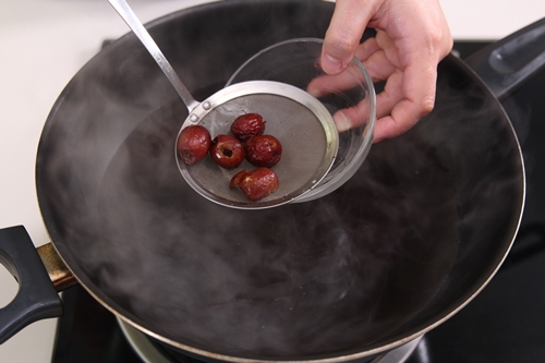 Thịt luộc cuốn dưa chuột thơm ngon, ăn 1 lại muốn ăn 10