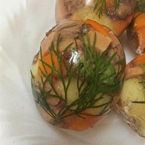 Cách làm thịt nấu đông trong vỏ trứng