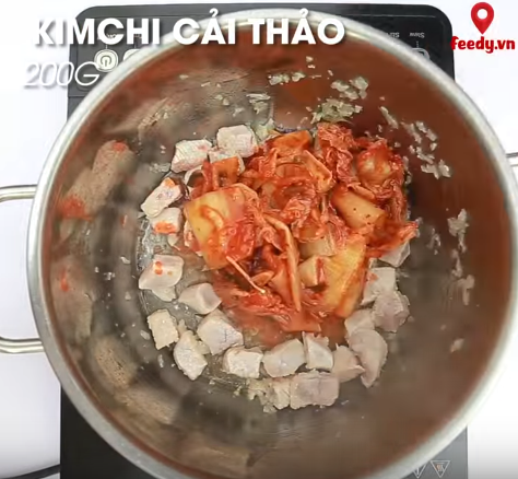 Thịt quay om măng cay đậm đà thơm lừng góc bếp, càng ăn càng thích