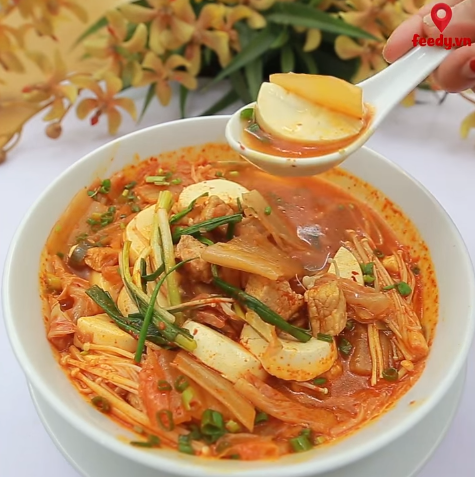 Thịt quay om măng cay đậm đà thơm lừng góc bếp, càng ăn càng thích