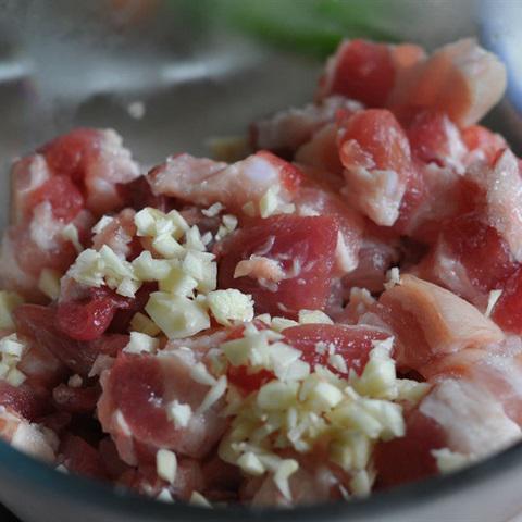 Cách làm thịt rim bơ đậu phộng