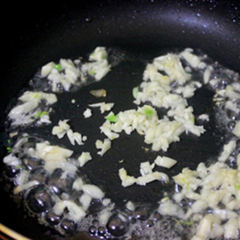 Cách làm thịt thăn heo xào khoai sọ