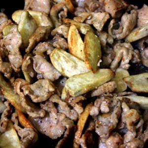 Cách làm thịt thăn heo xào khoai sọ