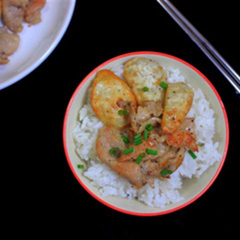 Cách làm thịt thăn heo xào khoai sọ