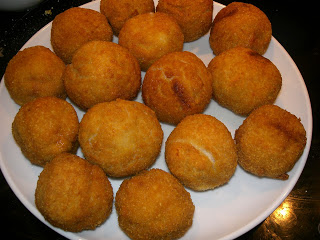 Thịt trộn tôm viên