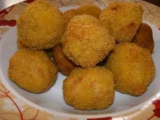 Thịt trộn tôm viên