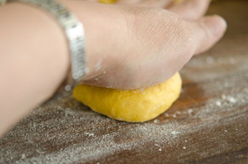 Thịt viên bắp cải sốt cà chua  tưởng lạ mà quen