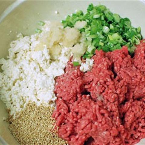 Cách làm thịt viên kẹp bánh mì