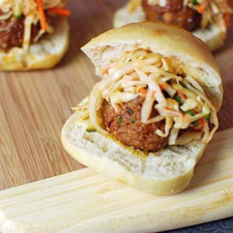 Cách làm thịt viên kẹp bánh mì