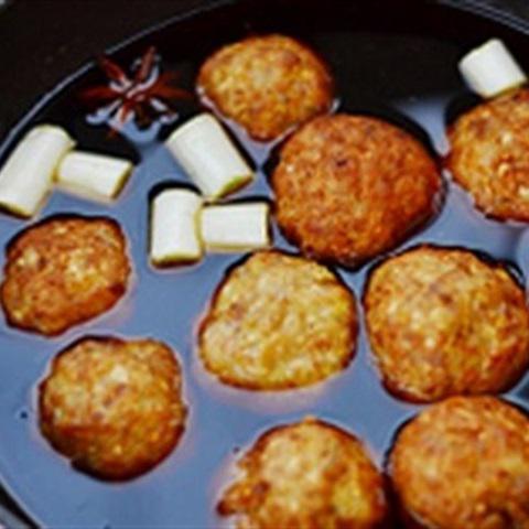 Cách làm thịt viên rim nước tương