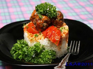 Thịt viên sốt cà chua với cơm