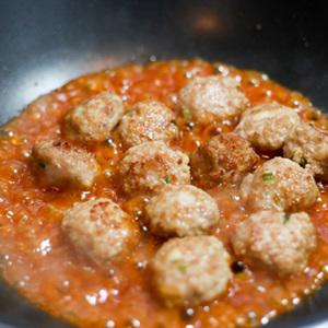 Cách làm thịt viên sốt chua ngọt