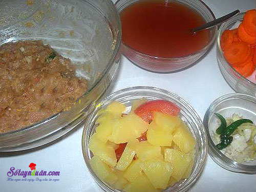 Thịt viên sốt chua ngọt đưa cơm