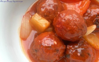 Thịt viên sốt chua ngọt đưa cơm