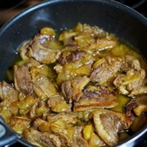 Cách làm thịt vịt hầm táo