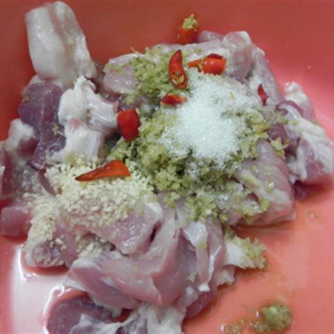 Cách làm thịt xào củ cải mặn