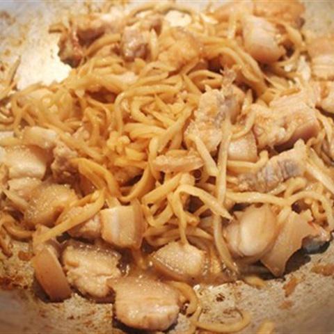 Cách làm thịt xào củ cải mặn