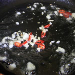 Cách làm thịt xào đậu hũ sốt tương bần