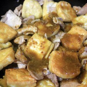 Cách làm thịt xào đậu hũ sốt tương bần