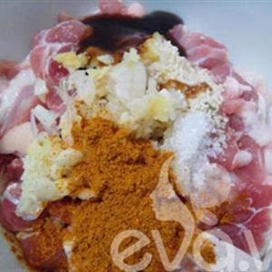 Cách làm thịt xiên lá mắc mật