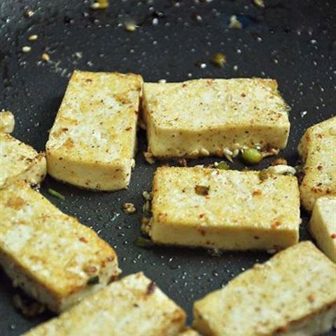 Cách làm thịt xông khói cuốn đậu hũ