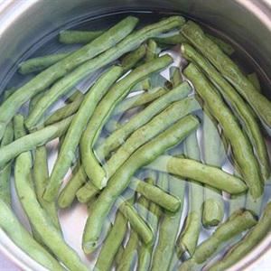 Cách làm thịt xông khói cuộn đậu que