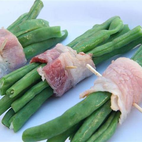 Cách làm thịt xông khói cuộn đậu que