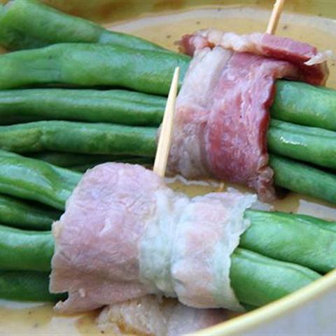 Cách làm thịt xông khói cuộn đậu que