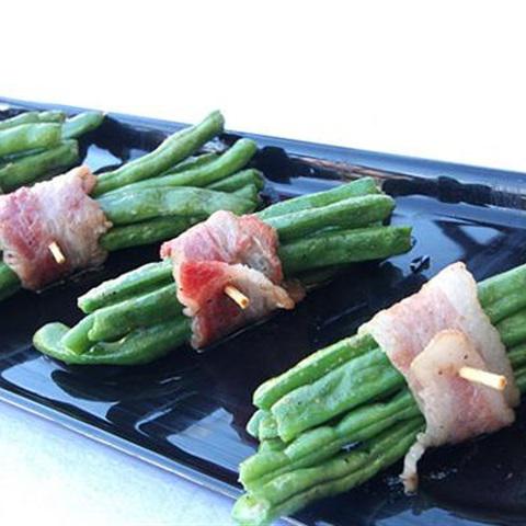 Cách làm thịt xông khói cuộn đậu que