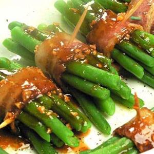 Cách làm thịt xông khói cuộn đậu que