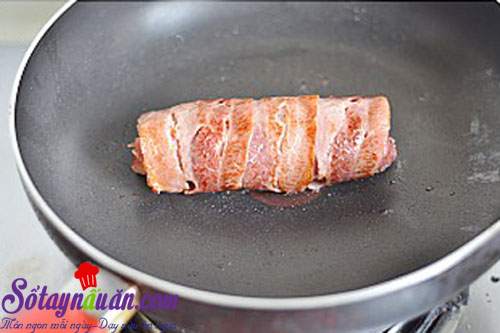 Thịt xông khói cuộn gà nướng thơm ngon