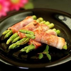 Cách làm thịt xông khói cuộn măng tây