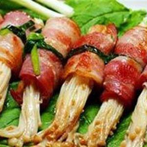 Cách làm thịt xông khói cuộn nấm kim châm