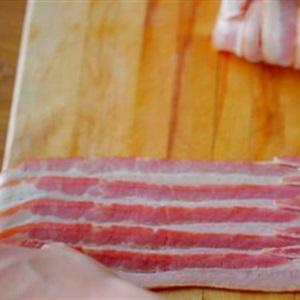 Cách làm thịt xông khói cuộn phô mai