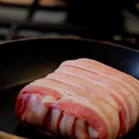 Cách làm thịt xông khói cuộn phô mai