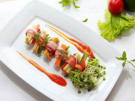 Thịt xông khói cuộn rau củ