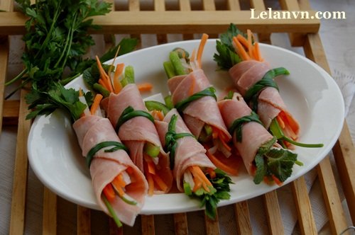 Thịt xông khói cuộn rau củ