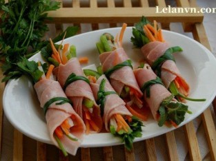 Thịt xông khói cuộn rau củ